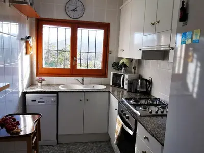 Una cocina o zona de cocina en VILLAS COSETTE / ¡Descubre Villa Martina, tu oasis perfecto en la Costa Brava! Fabulosa piscina y zona de Barbacoa! - ES-209-4