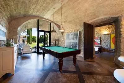 Mesa de billar en Casa Rufina, Exclusive & Charming Stone House in Costa Brava