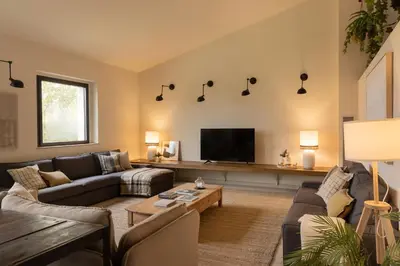 Una televisión o centro de entretenimiento en CAN BUFÍ, Espectacular casa con piscina interior
