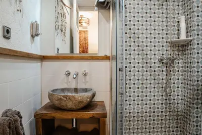 Un baño de APARTMENT FOR 6 WITH POOL, GARDEN, CLIMBING AREA