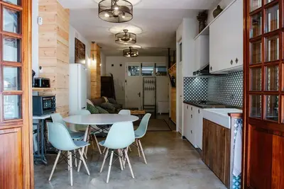 Una cocina o zona de cocina en APARTMENT FOR 6 WITH POOL, GARDEN, CLIMBING AREA