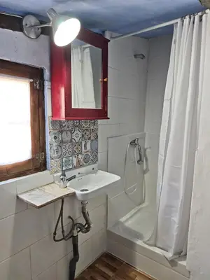 Un baño de Estudio en masía Can Mon