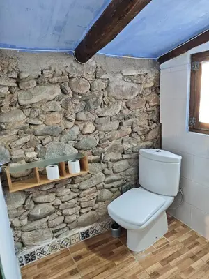 Un baño de Estudio en masía Can Mon