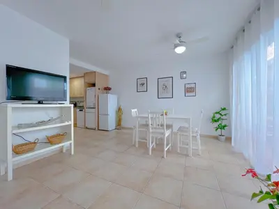 Una cocina o zona de cocina en Vivalidays Angels - Blanes - Costa Brava
