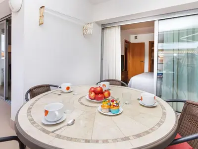 Comida en o cerca de este apartamento