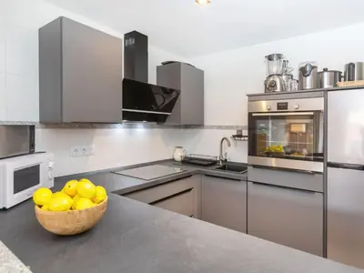 Una cocina o zona de cocina en Apartment Les Suredes-3 by Interhome