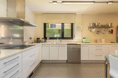 Una cocina o zona de cocina en Preciosa villa en la Costa Brava