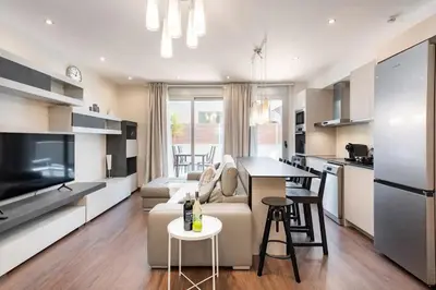 Una cocina o zona de cocina en Modern Apartment in Lloret - 200 Steps from the Sea!