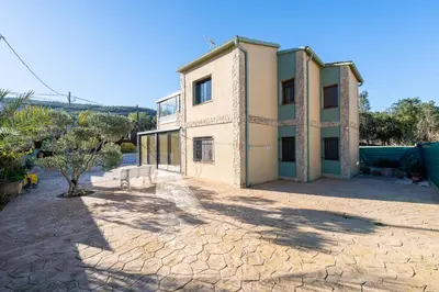 Edificio en el que se encuentra la casa o chalet