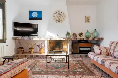 Una televisión o centro de entretenimiento en Hauzify I Casa Selvabrava
