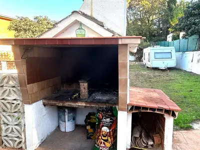 Barbacoa disponible para clientes en la casa o chalet