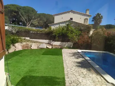 Piscina en o cerca de Villa mediterránea con piscina, jardín privado y 3 hab., cerca de la playa en la Costa Brava - ES-209-56