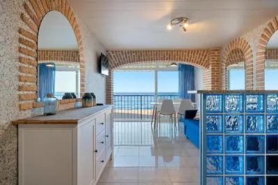 Una cocina o zona de cocina en Hauzify I Apartament Plenamar