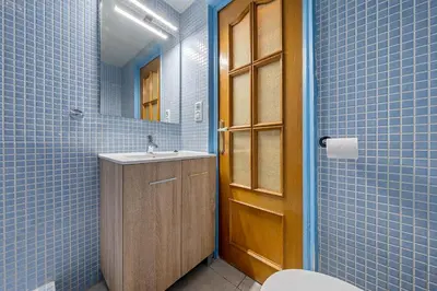 Un baño de Hauzify I Apartament Plenamar