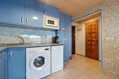 Una cocina o zona de cocina en Hauzify I Apartament Plenamar