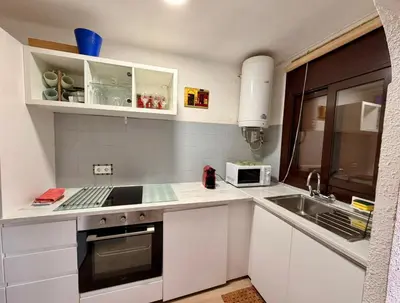 Una cocina o zona de cocina en Apartamento bien ubicado vista a los pinos y al mar