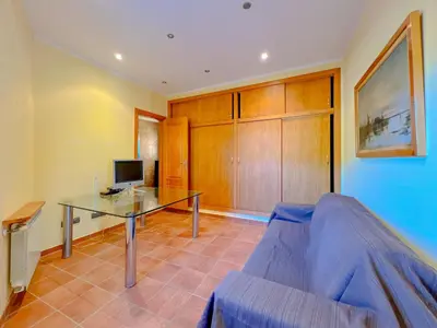 Una televisión o centro de entretenimiento en Vivalidays Casa Palamos - Costa Brava