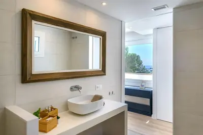 Un baño de Luxury Villa Costa Brava in Calonge Playa de Aro Sea views