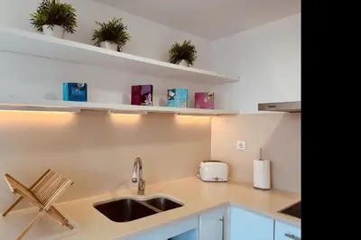 Una cocina o zona de cocina en LETS HOLIDAYS Apartment with terrace near beach 2