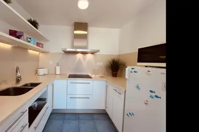 Una cocina o zona de cocina en LETS HOLIDAYS Apartment with terrace near beach 2