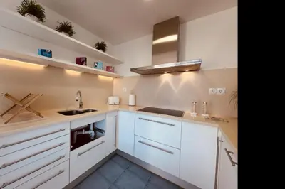 Una cocina o zona de cocina en LETS HOLIDAYS Apartment with terrace near beach 2