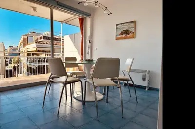 Un balcón o terraza de LETS HOLIDAYS Apartment with terrace near beach 2