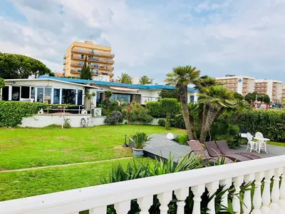 Jardín al aire libre en Boutique home the beach