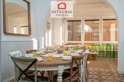 Un restaurante o sitio para comer en Ca la Murada