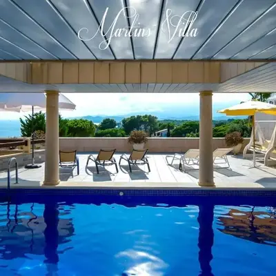Martin 's Villa. House on the beach with pool