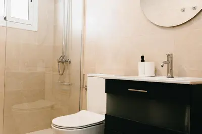 Un baño de Hauzify I Apartament Arroyo