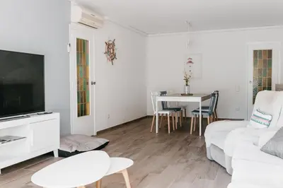 Una televisión o centro de entretenimiento en Hauzify I Apartament Arroyo