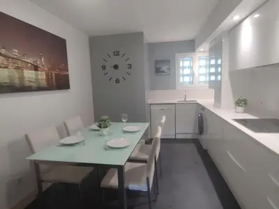 Una cocina o zona de cocina en Apartamento Moderno en el Centro de Platja d'Aro - Cerca de la Playa y Parking Incluido - ES-209-54