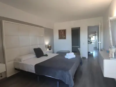 Cama o camas de una habitación en Apartamento Moderno en el Centro de Platja d'Aro - Cerca de la Playa y Parking Incluido - ES-209-54