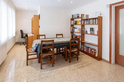 Biblioteca en el apartamento