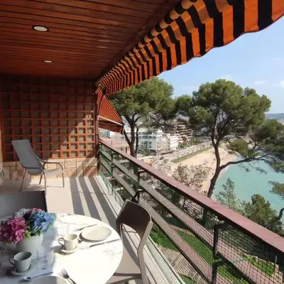 Apartamento Cómodo con Terraza y Parking cerca de la Playa para 4 Personas - ES-209-25