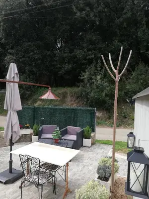 Jardín al aire libre en casa con encanto en el bosque y a 10 min de Girona