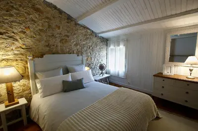 Cama o camas de una habitación en casa con encanto en el bosque y a 10 min de Girona