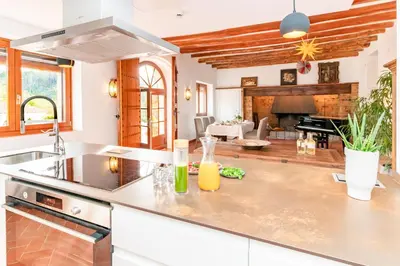 Una cocina o zona de cocina en La Terraza - Großzügiges Appartment in Katalanischer Masia