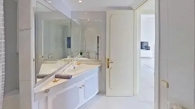 Un baño de Premium Habitat Del Far