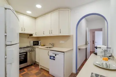 Una cocina o zona de cocina en Vistas panorámicas, piscina, frente al mar
