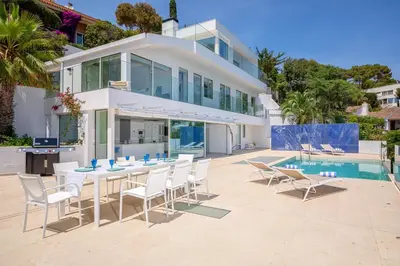 Piscina en o cerca de VILLA ILLA BLANCA