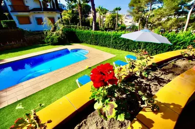 Piscina en o cerca de V&V LLORET- Villa Aurora