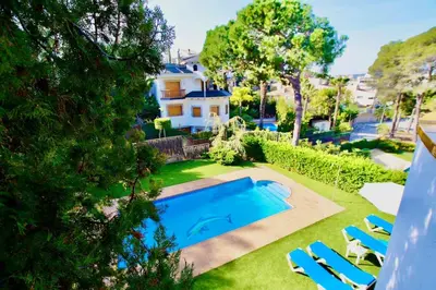 Piscina en o cerca de V&V LLORET- Villa Aurora