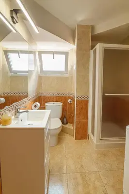 Un baño de Apartamento moderno junto a la playa Ideal familias