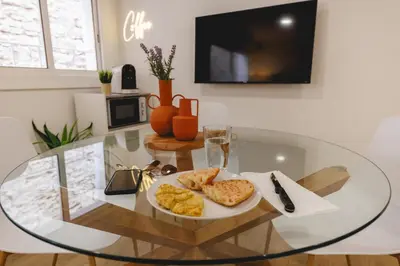 Comida en o cerca de este apartamento