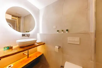 Un baño de Bravissimo Turbau Entresol B, with 3 bedrooms