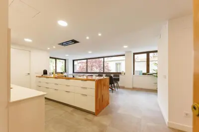 Plano de Bravissimo Turbau Entresol B, with 3 bedrooms