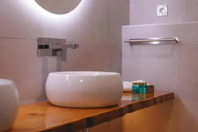 Un baño de Bravissimo Turbau Entresol A, with 3 bedrooms