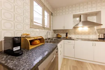 Una cocina o zona de cocina en Bravissimo Maragall, very spacious and central