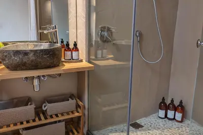 Un baño de La Capella Costa Brava - By EMERALD STAY